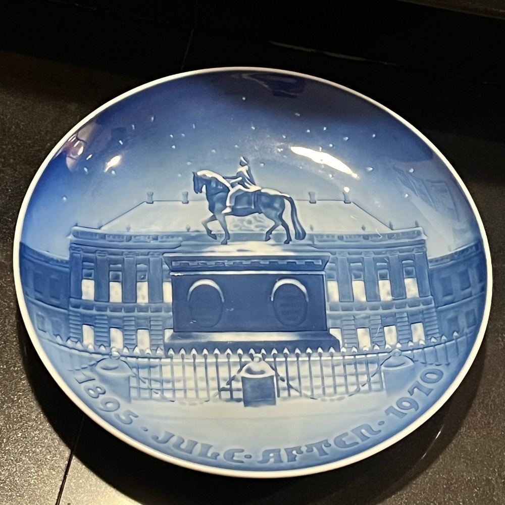 B&G Denmark Plate - Amalienborg The Royal Palace - Jule Aften 1970